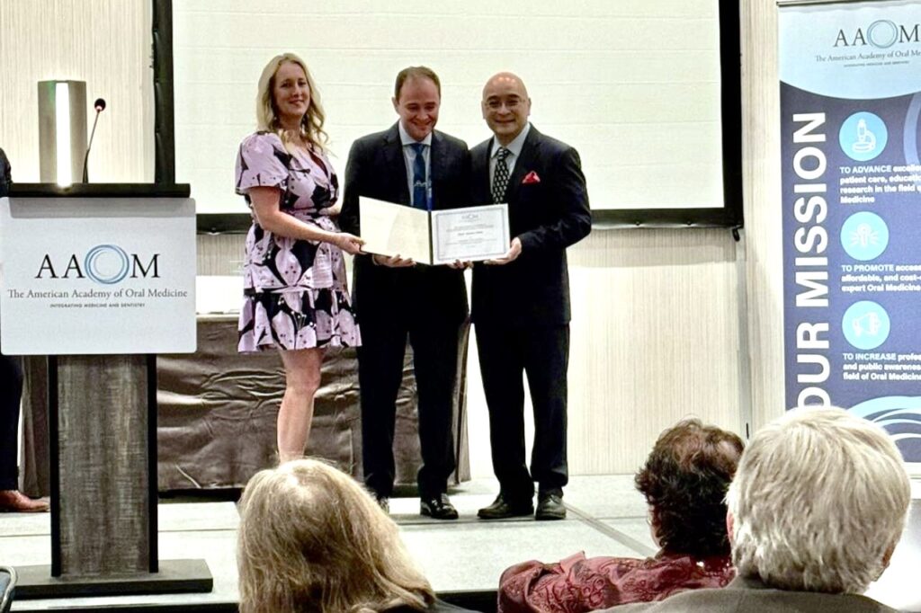 Prof Alan, recebe Titulo AAOM