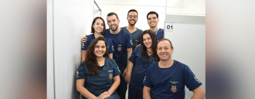 Prof. Márcio com a equipe e alunos