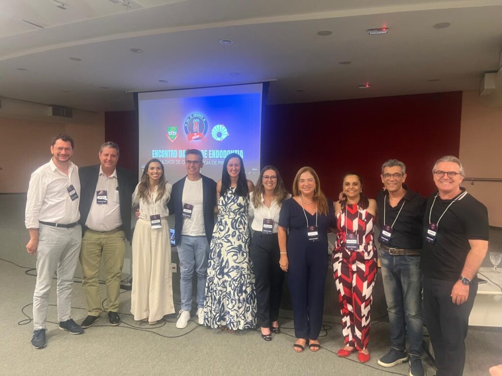 Professoras da Endodontia da FOP-UNICAMP e palestrantes Paulo Palma, Marco Hungaro Duarte, Marina Marciano, Leandro Pereira, Talita Tartari, Maria Cristina Carvalho, Brenda Gomes, Adriana de Jesus Soares, Mario Zuolo, Alexandre Capelli.