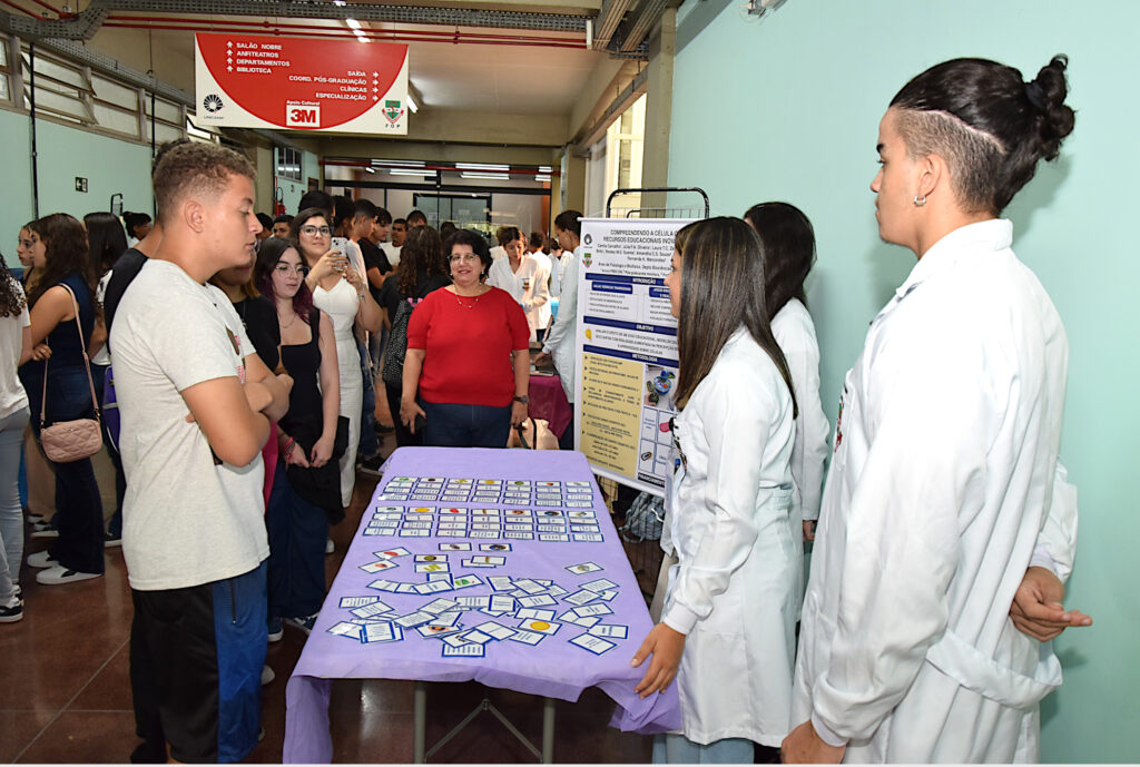 Pibic EM promove feira