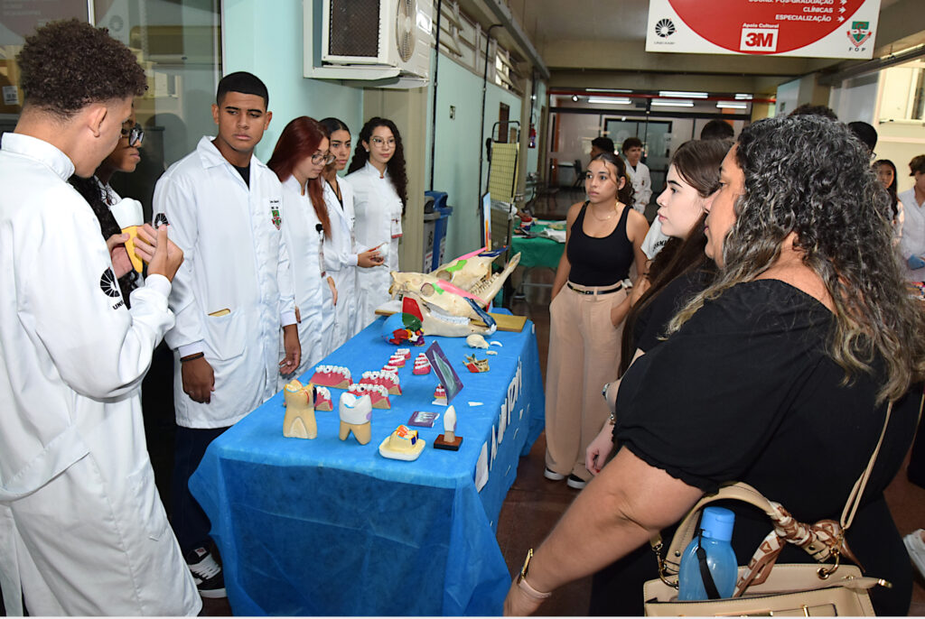 Pibic EM promove feira 1