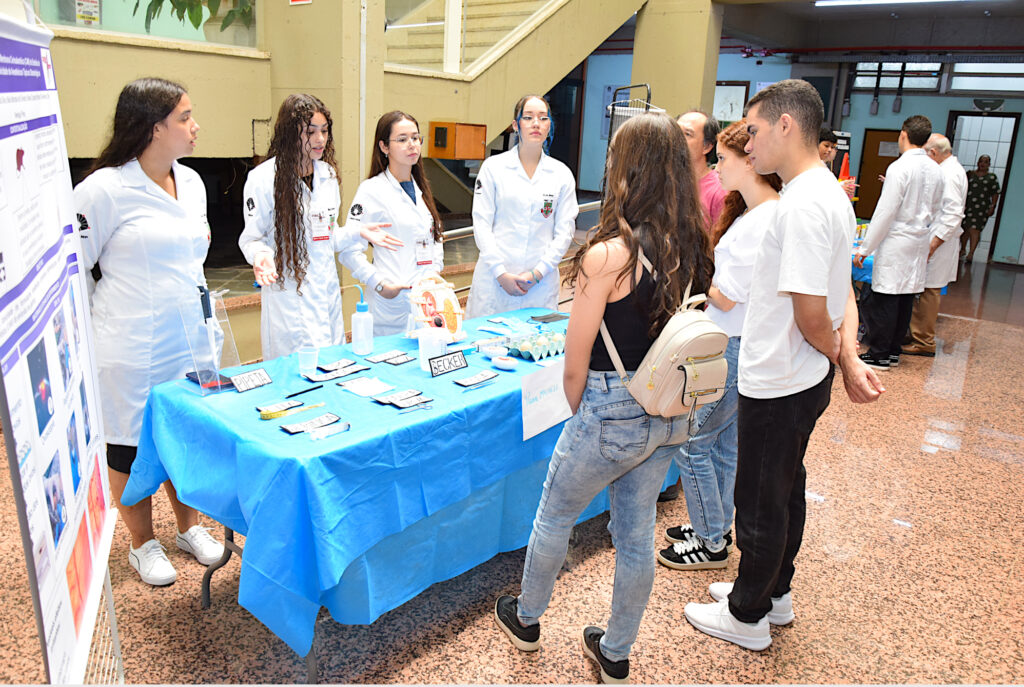 Pibic EM promove feira 4