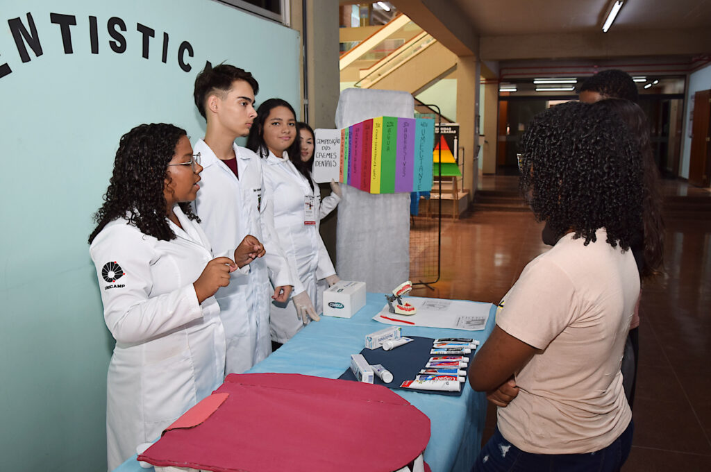 Pibic EM promove feira 12