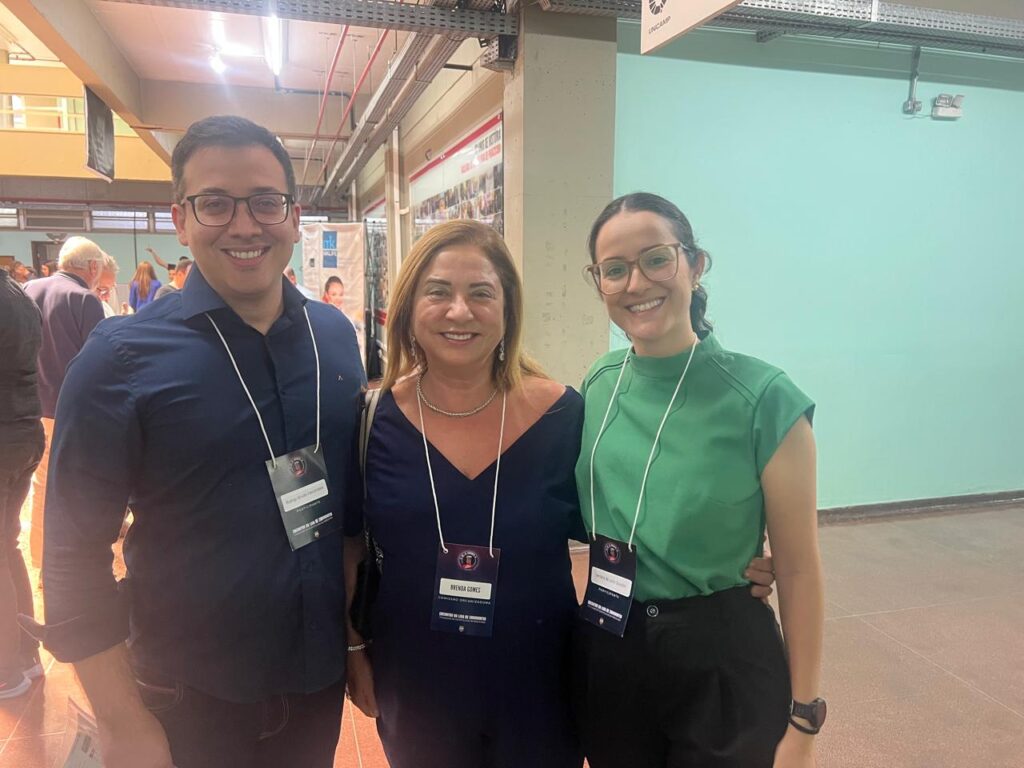 Prof. Rodrigo de Arruda Vasconcelos (USP/SP), Profa Brenda Gomes e Iandara Scarandini (USP/SP)
