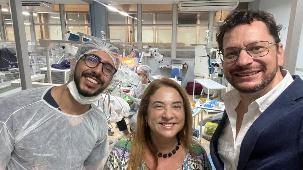 Visita a Clinica de Especializacao da FOP-UNICAMP- Leonardo Correa Bueno, Profa. Brenda P. F. A. Gomes, Prof. Paulo Jorge Palma