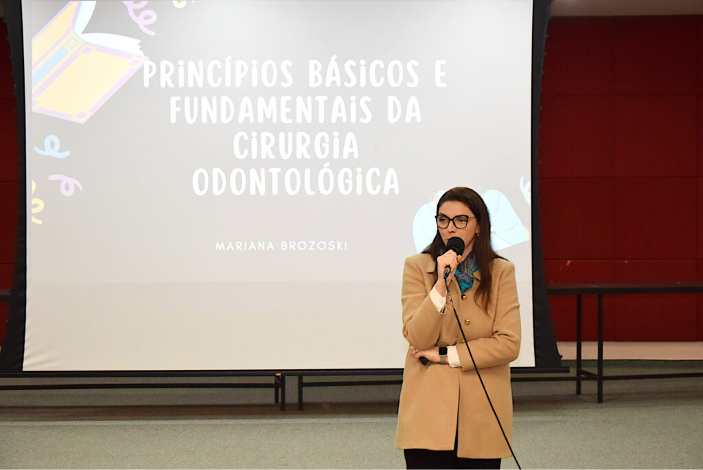 Professora Mariana Brozoski