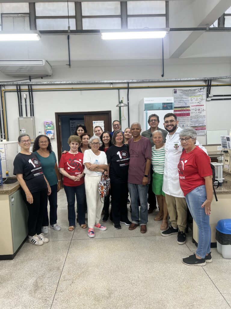  Visita do grupo 50+ ao laboratório de Bioquímica Oral da FOP-UNICAMP